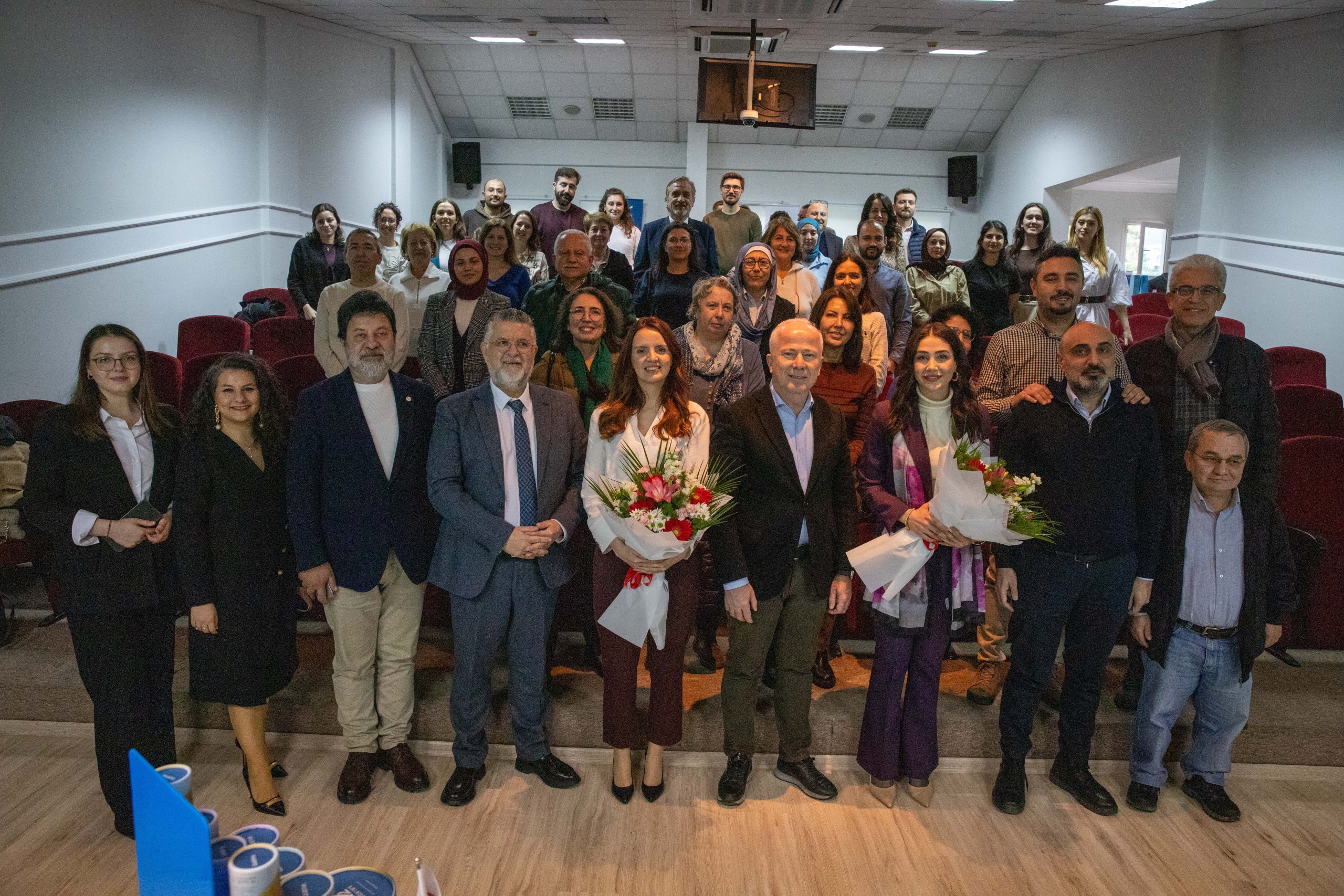 Qubtiva, Eczacılar ile Buluştu