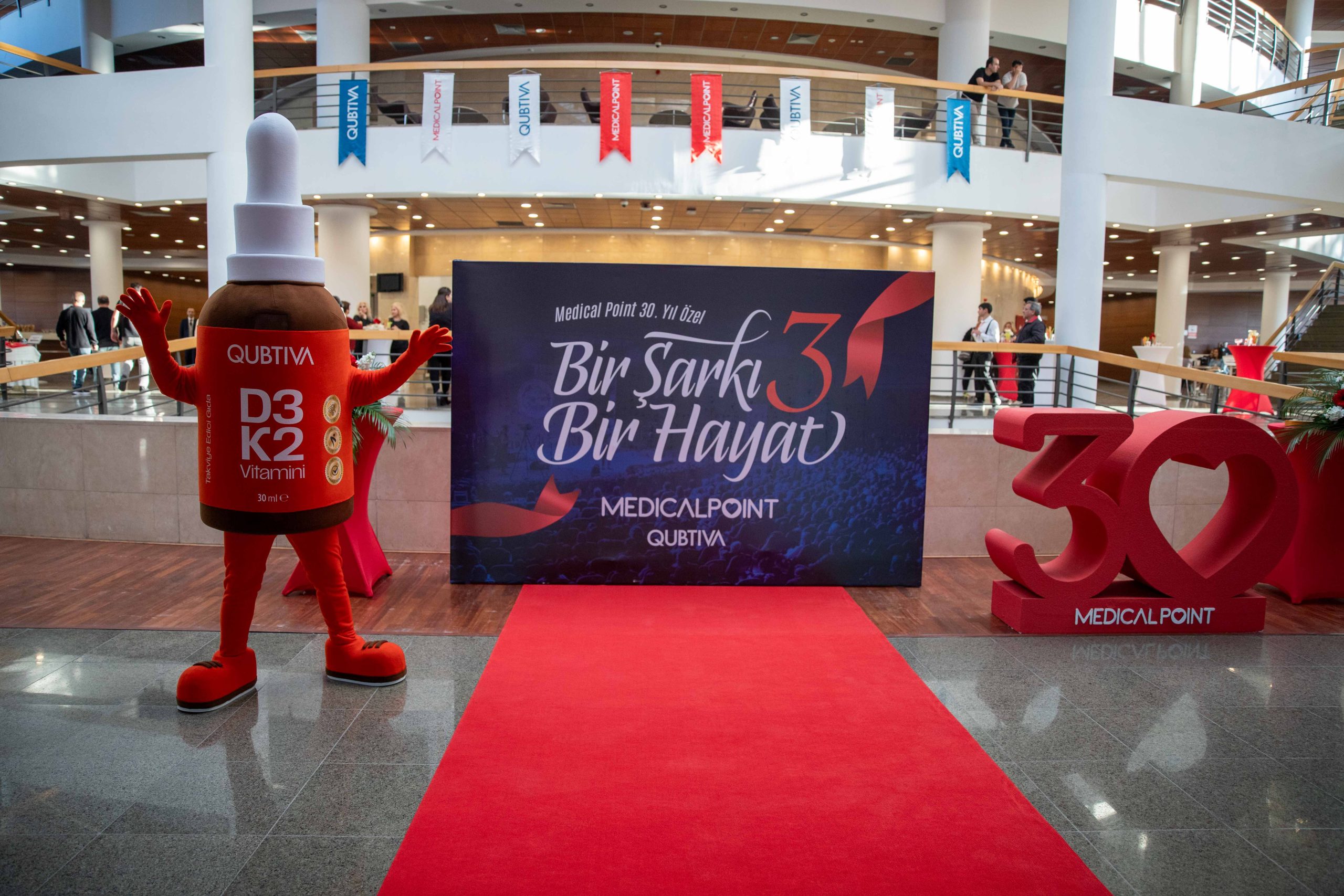 “Bir Şarkı Bir Hayat 3” Konserinde Qubtiva Farkı